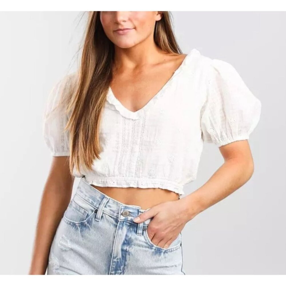 BILLABONG WRANGLER Simply Sweet Crop Top M White Eyelet VNeck Puff Sleeve Ruffle